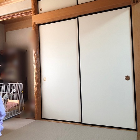 縁（ふち）、引手も選べる ふすま押入れしんせん　No.931〜935《高さ910〜1910mm　幅　〜920mm》※1枚　安心のアジャスター付襖 ふすま施工例｜しんせんNo,942(無地ブラウン)西尾市でカッコイイ畳に